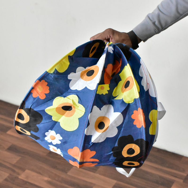 Canvas laundry bag with foldable feature