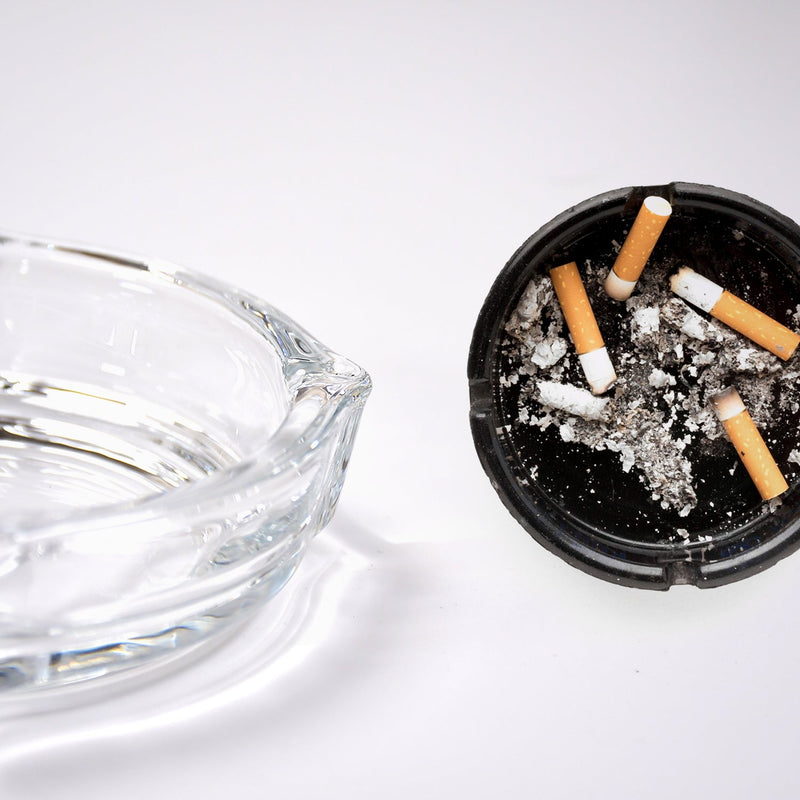 Round tabletop ashtray in crystal glass.