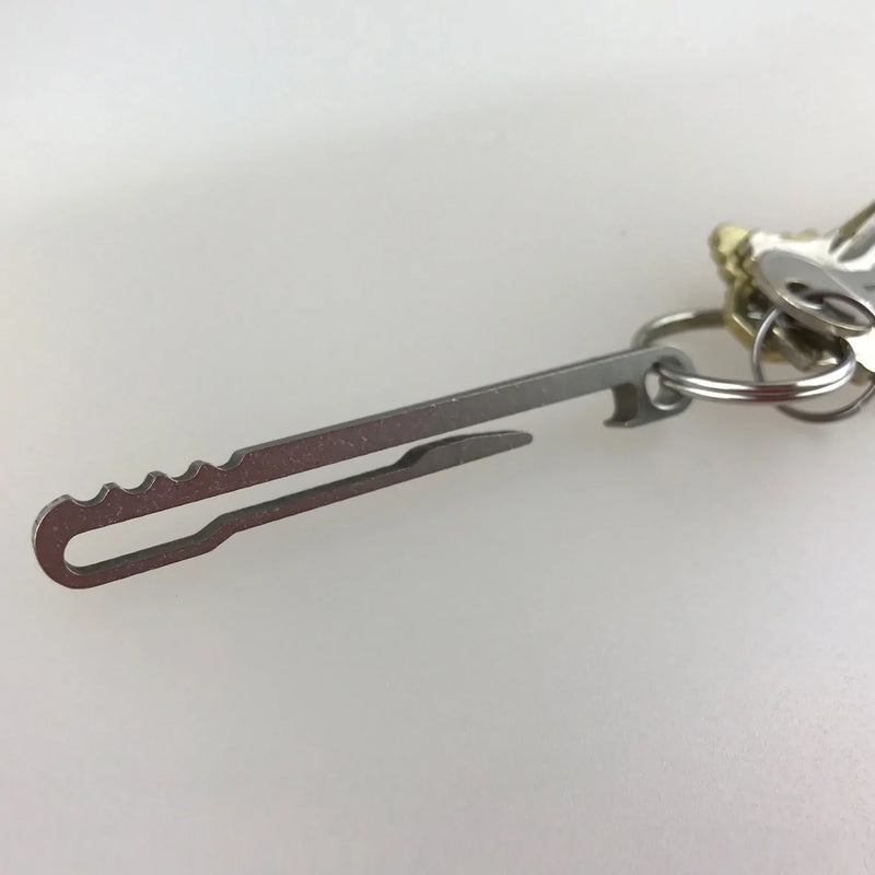 4055 Pocket Clip Anti‑Damage for Hanging Keys for Hanging Flashlights ( 1 pcs ) 